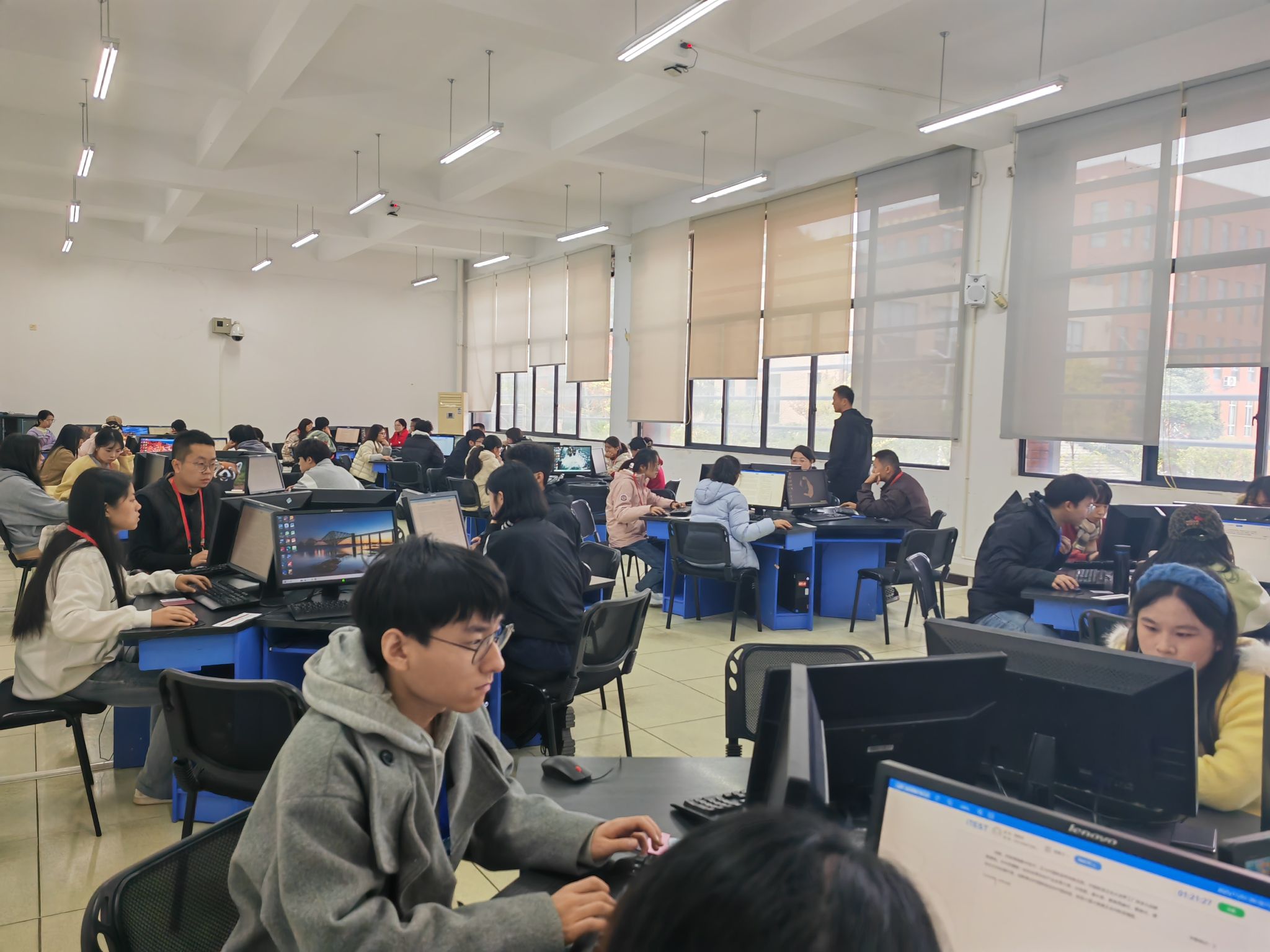 https://news.gznu.edu.cn/__local/9/3E/C6/28F8EA2CAA7D9CE597473391C7F_7B7FA900_48C17.jpg